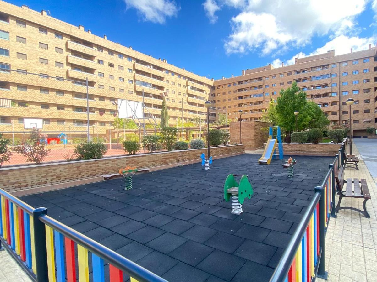 Apartamento Aires De Toledo-Parque Warner Y Madrid En Familia Exterior foto